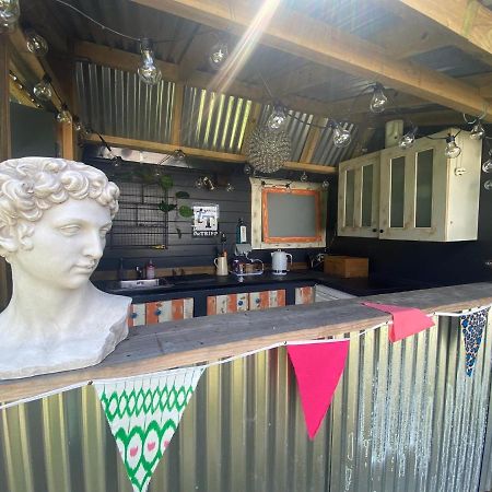 Secret Garden Glamping Otel Lymington Dış mekan fotoğraf