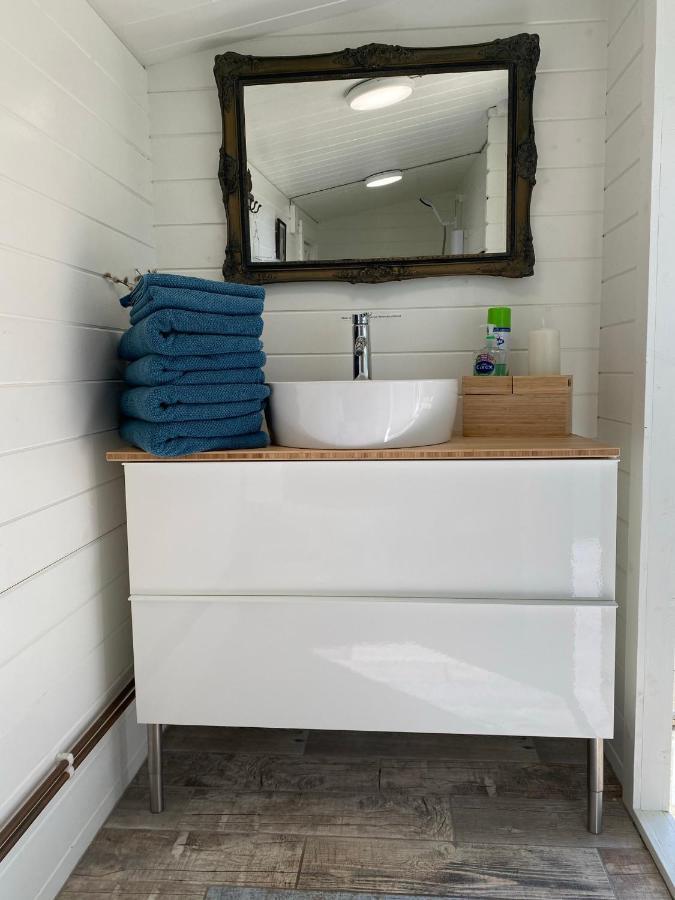 Secret Garden Glamping Otel Lymington Dış mekan fotoğraf