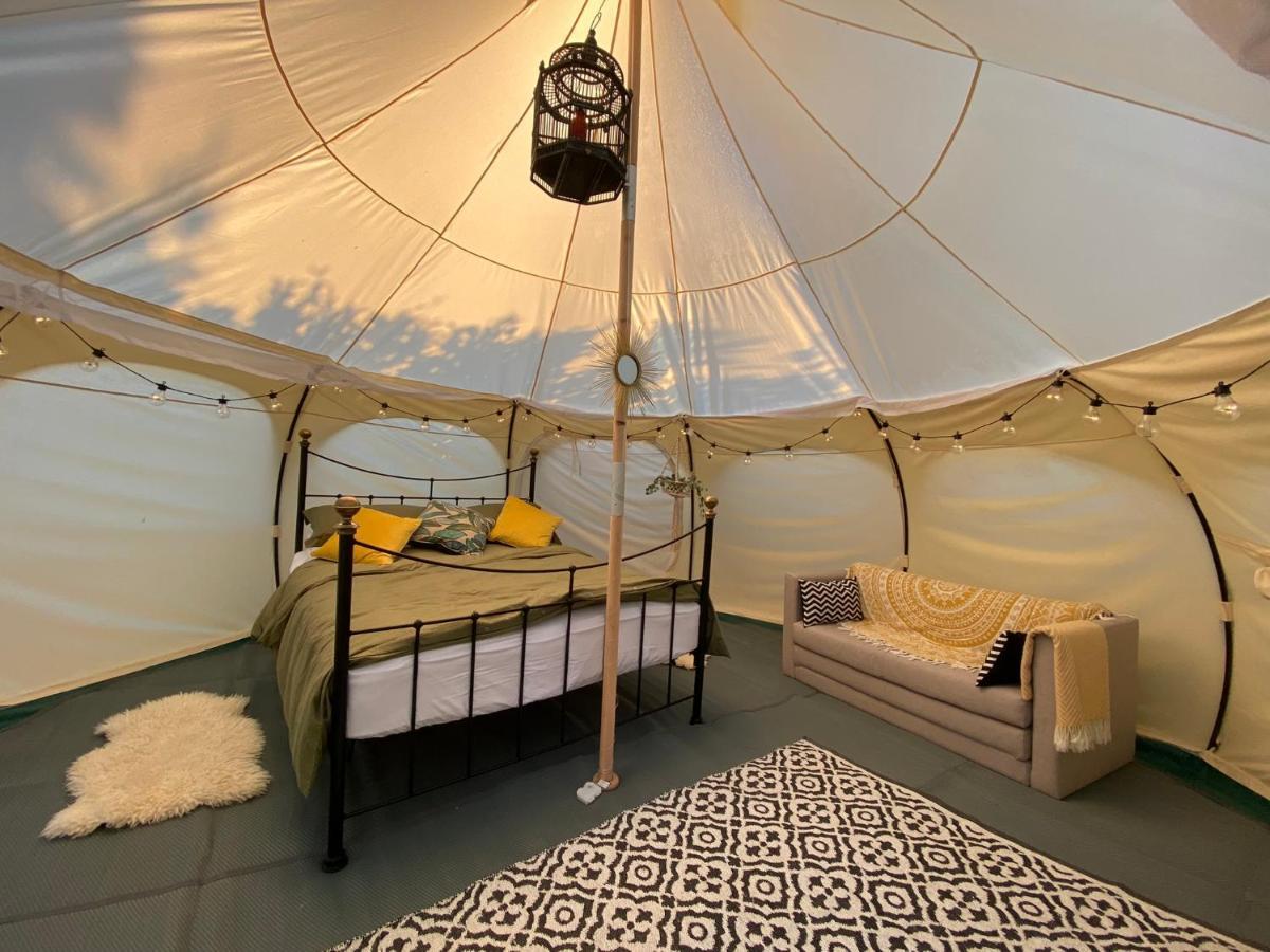 Secret Garden Glamping Otel Lymington Dış mekan fotoğraf