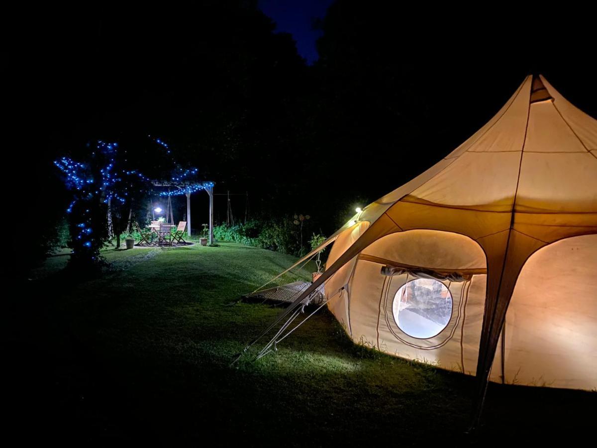 Secret Garden Glamping Otel Lymington Dış mekan fotoğraf