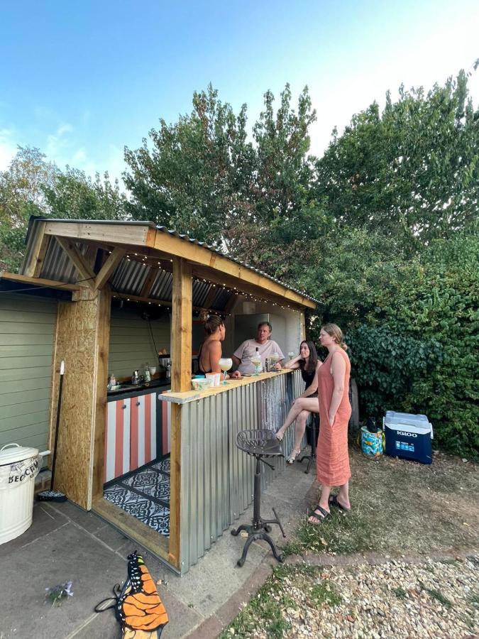 Secret Garden Glamping Otel Lymington Dış mekan fotoğraf