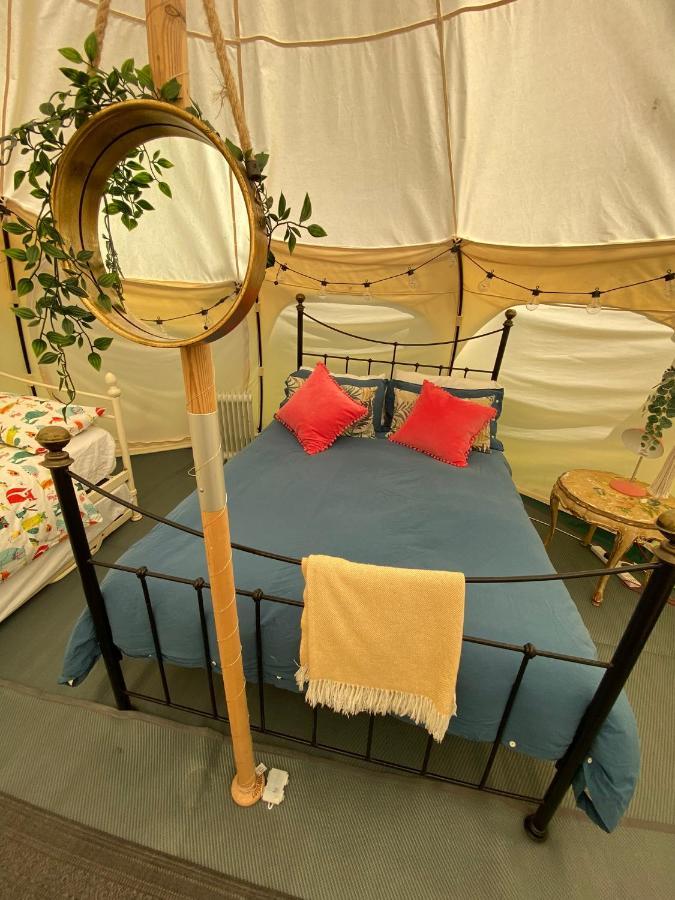Secret Garden Glamping Otel Lymington Dış mekan fotoğraf
